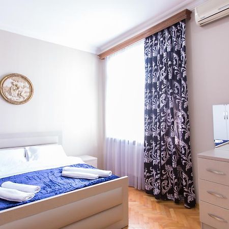 Hotel Cattaleya Batoumi Extérieur photo