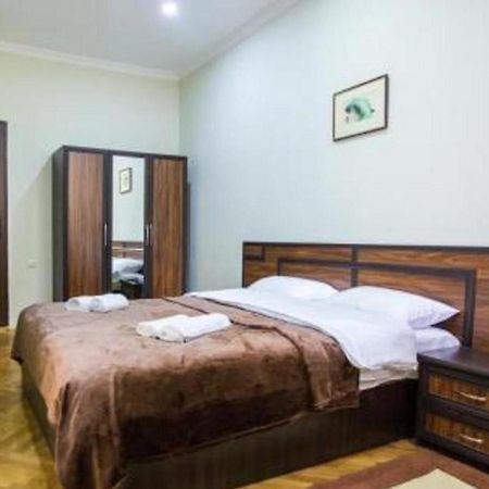 Hotel Cattaleya Batoumi Extérieur photo