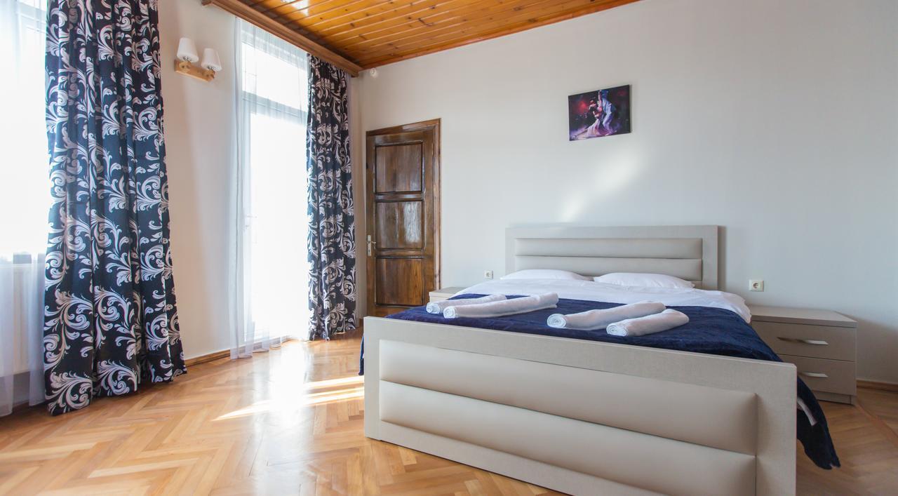 Hotel Cattaleya Batoumi Extérieur photo