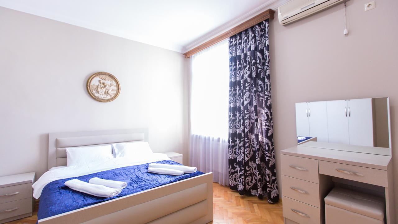 Hotel Cattaleya Batoumi Extérieur photo