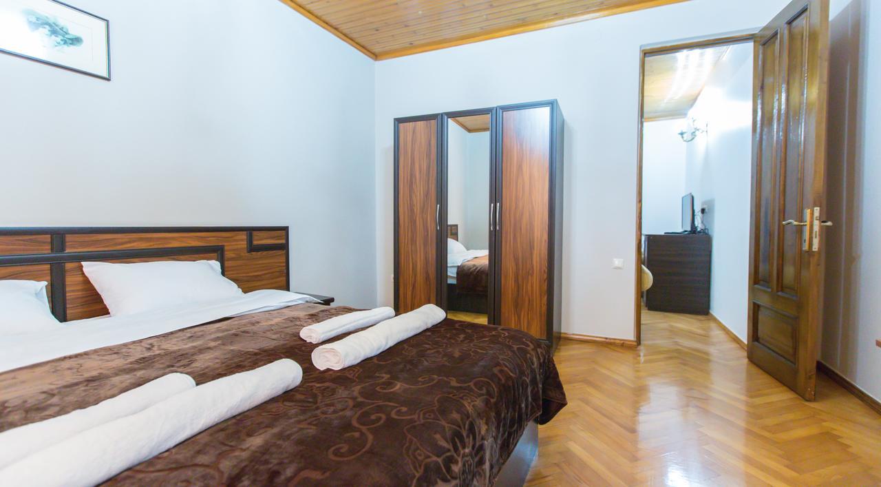 Hotel Cattaleya Batoumi Extérieur photo