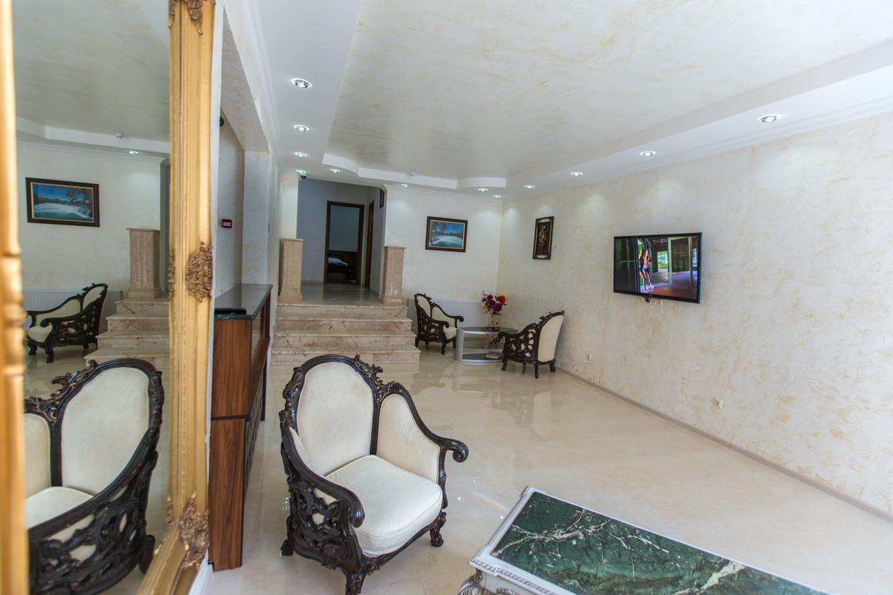 Hotel Cattaleya Batoumi Extérieur photo