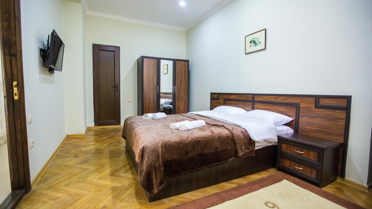 Hotel Cattaleya Batoumi Extérieur photo