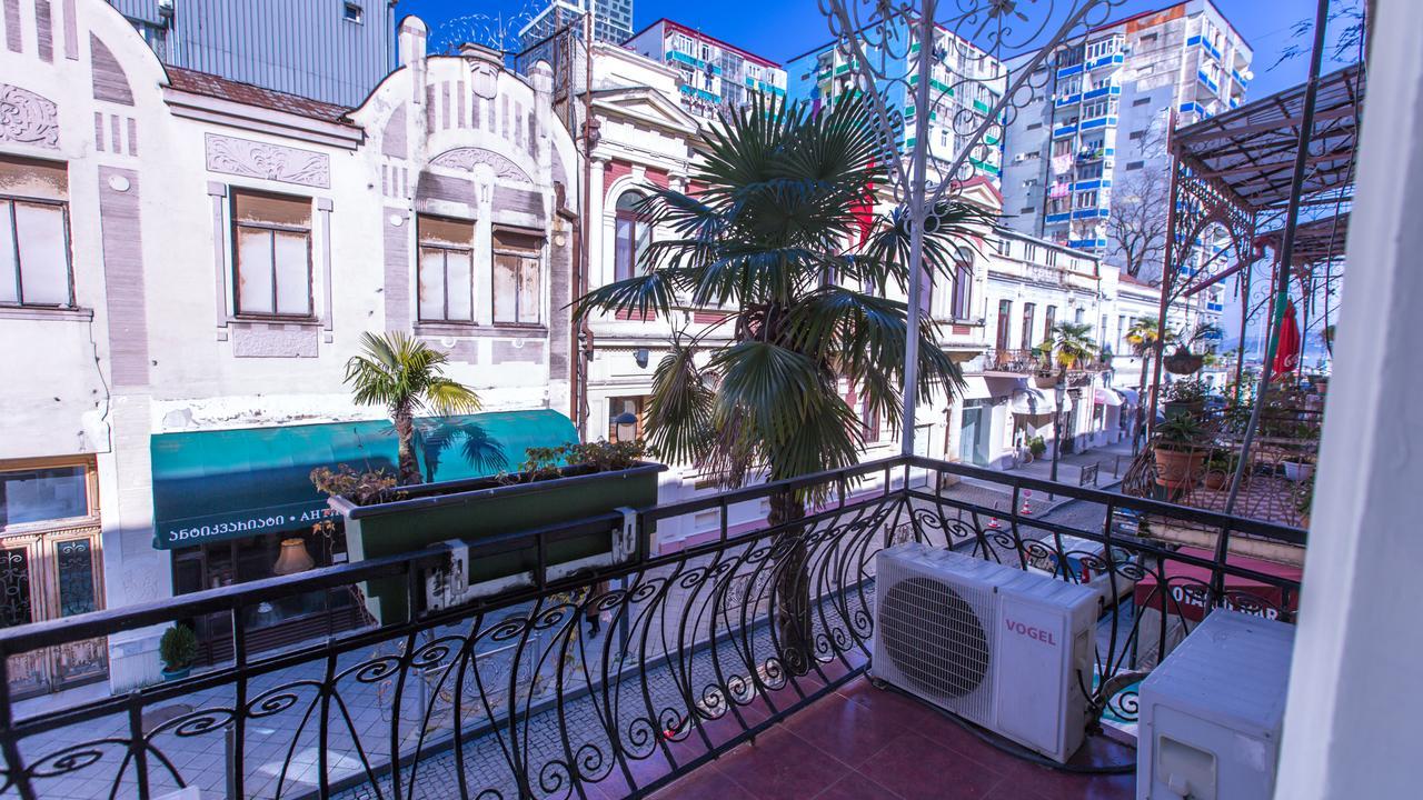 Hotel Cattaleya Batoumi Extérieur photo