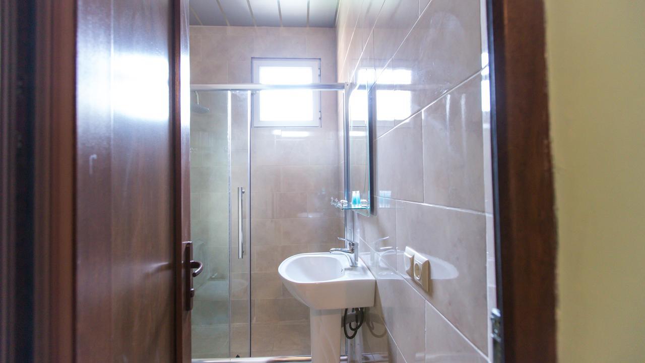 Hotel Cattaleya Batoumi Extérieur photo