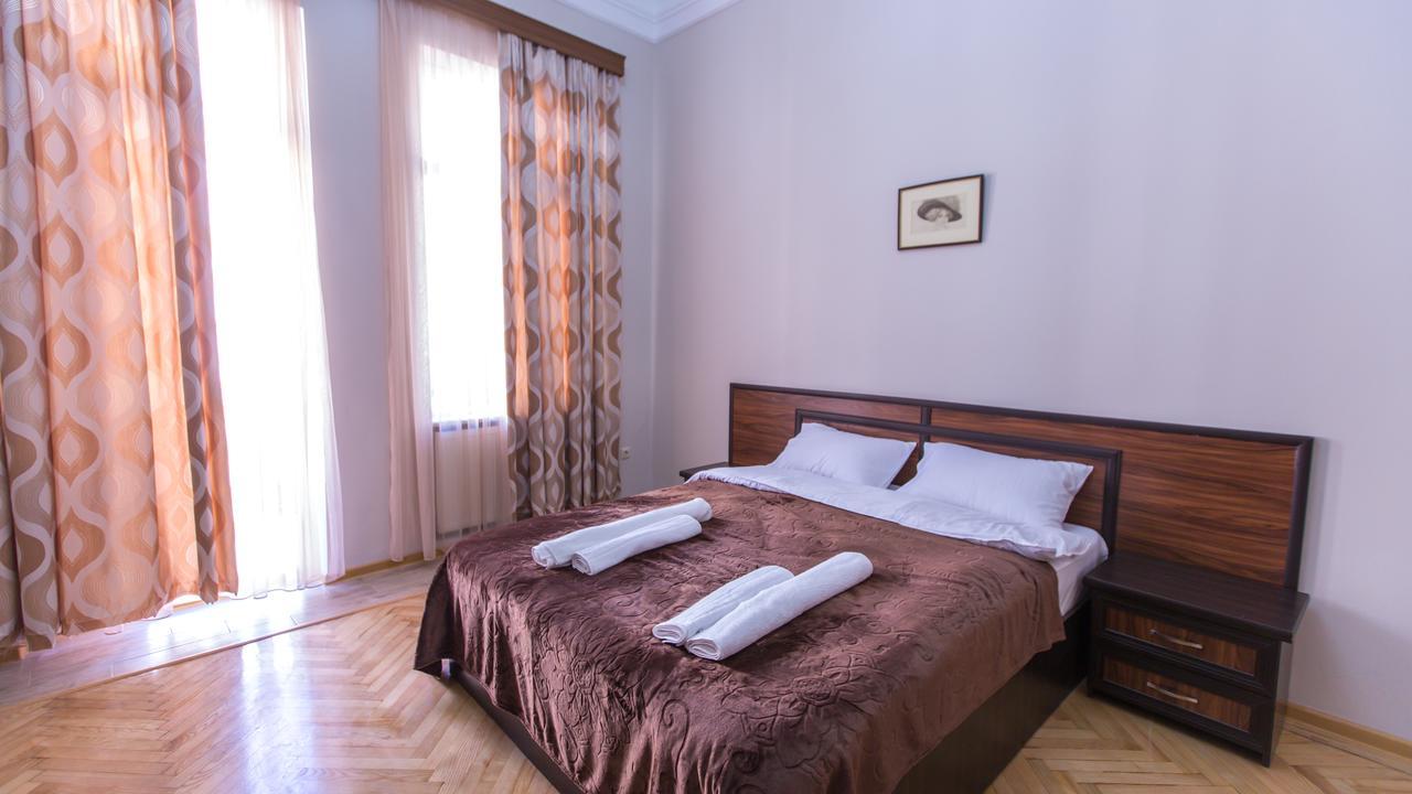 Hotel Cattaleya Batoumi Extérieur photo