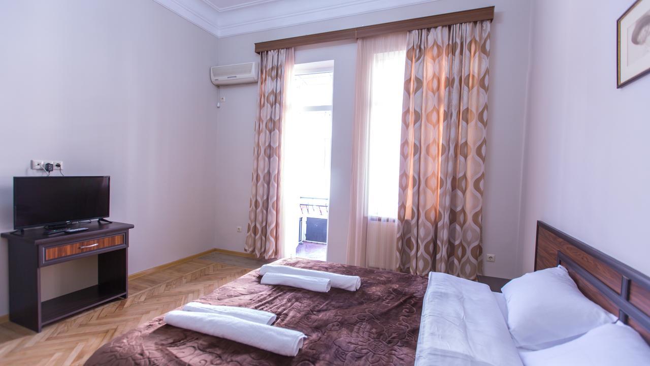 Hotel Cattaleya Batoumi Extérieur photo